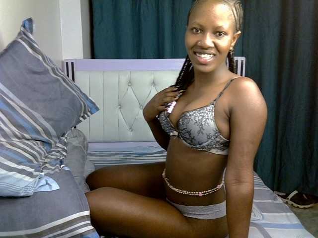 Prettyluxe live cam on BongaCams