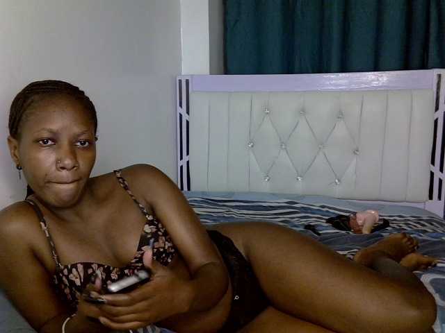 Prettyluxe live cam on BongaCams
