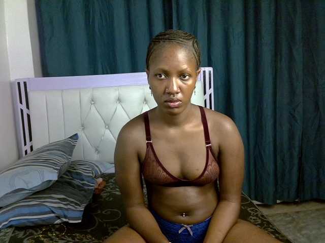 Prettyluxe live cam on BongaCams