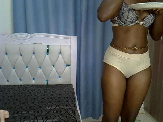Prettyluxe live cam on BongaCams