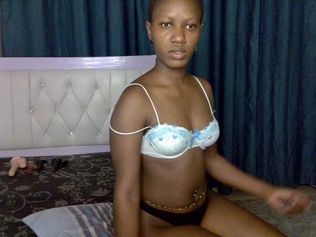 Prettyluxe live cam on BongaCams