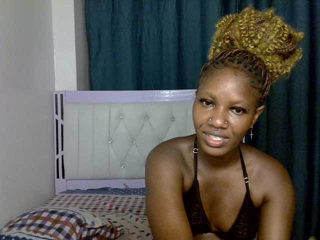 Prettyluxe live cam on BongaCams