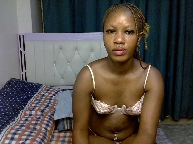 Prettyluxe live cam on BongaCams