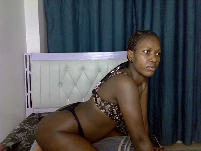 Prettyluxe live cam on BongaCams