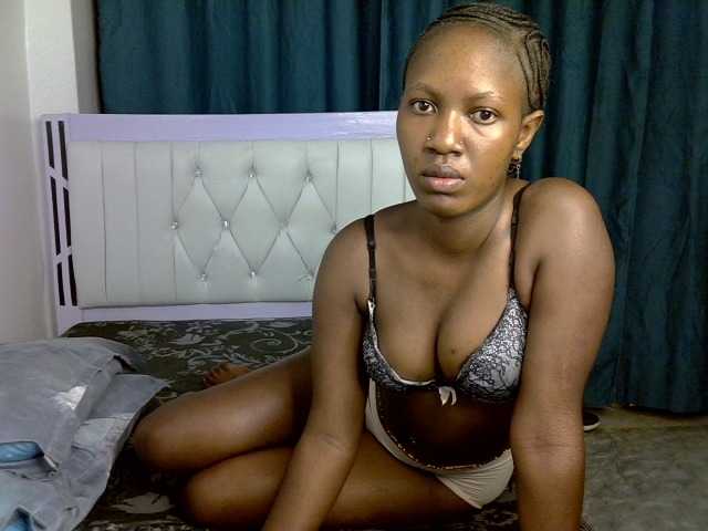 Prettyluxe live cam on BongaCams