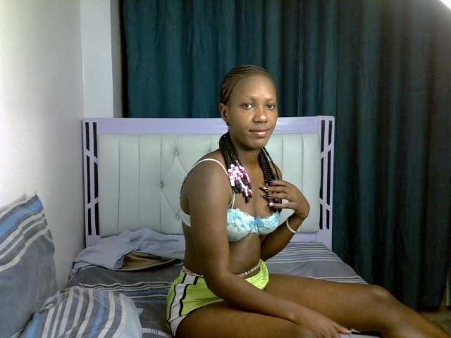 Prettyluxe live cam on BongaCams