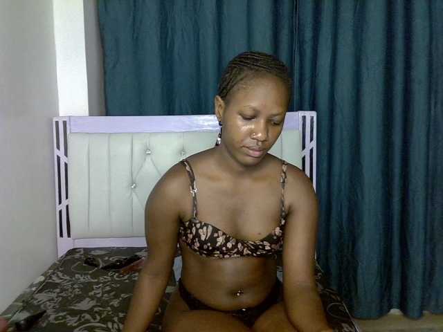 Prettyluxe live cam on BongaCams