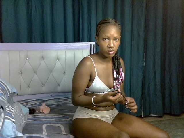 Prettyluxe live cam on BongaCams