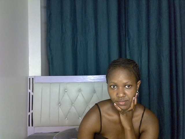 Prettyluxe live cam on BongaCams