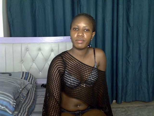 Prettyluxe live cam on BongaCams
