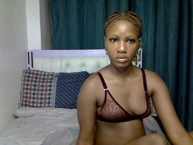 Prettyluxe live cam on BongaCams