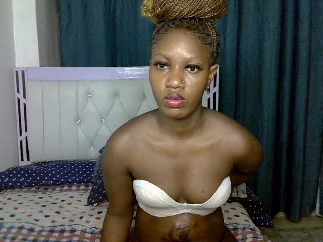Prettyluxe live cam on BongaCams