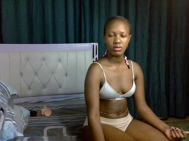 Prettyluxe live cam on BongaCams