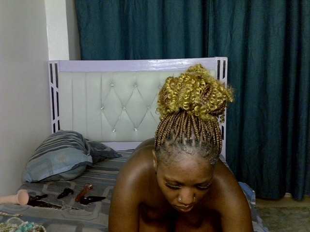 Prettyluxe live cam on BongaCams