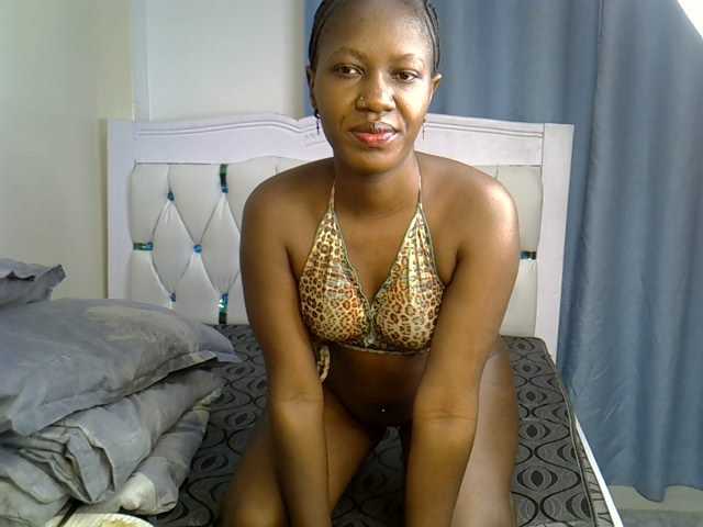 Prettyluxe live cam on BongaCams