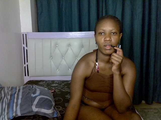 Prettyluxe live cam on BongaCams