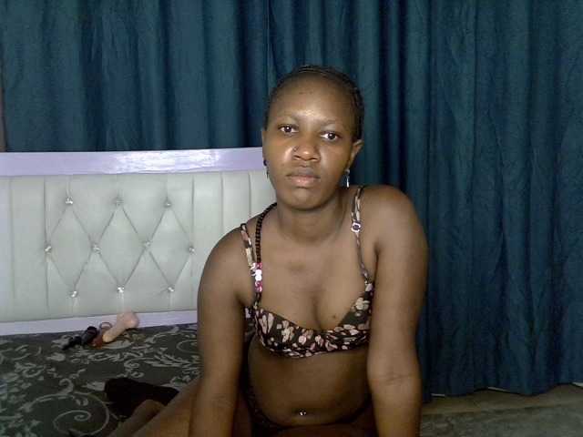 Prettyluxe live cam on BongaCams