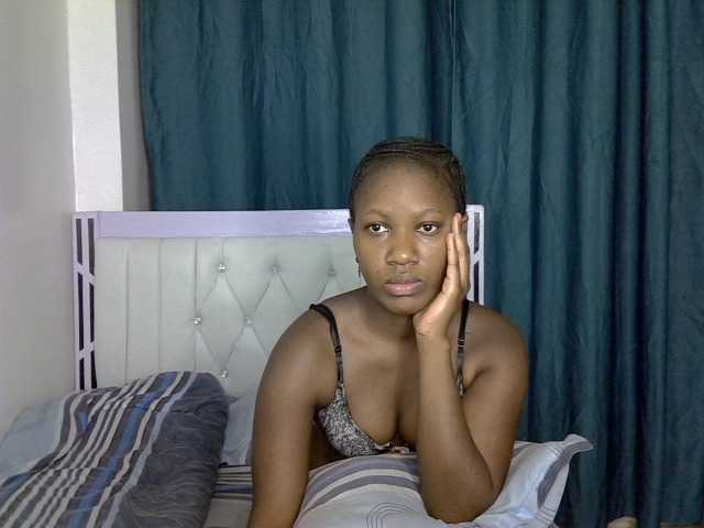 Prettyluxe live cam on BongaCams
