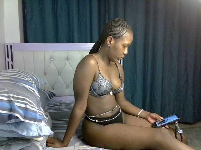 Prettyluxe live cam on BongaCams