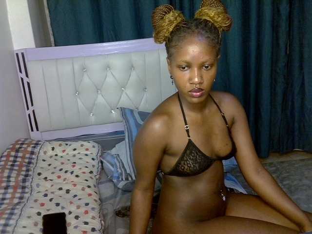 Prettyluxe live cam on BongaCams