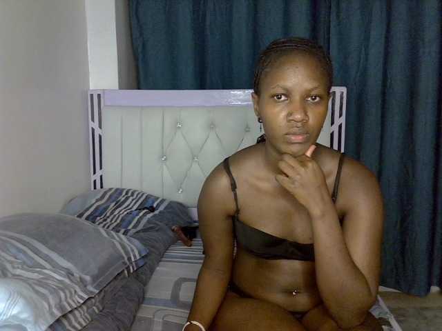 Prettyluxe live cam on BongaCams