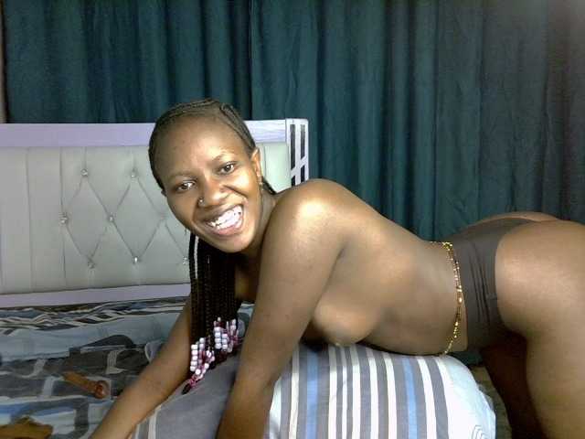 Prettyluxe live cam on BongaCams