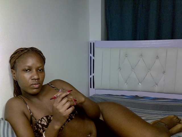Prettyluxe live cam on BongaCams