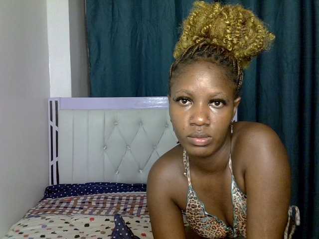 Prettyluxe live cam on BongaCams