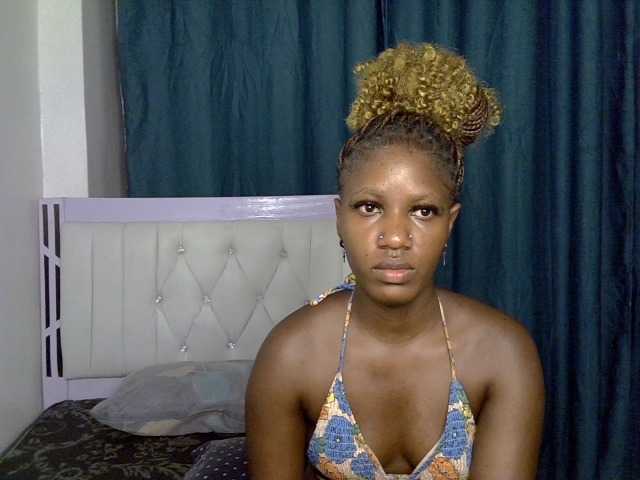 Prettyluxe live cam on BongaCams