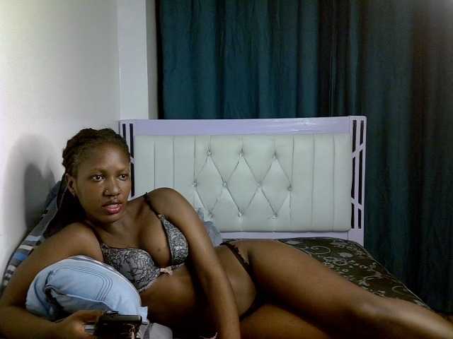 Prettyluxe live cam on BongaCams
