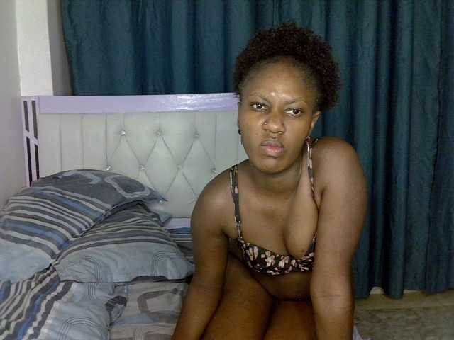 Prettyluxe live cam on BongaCams