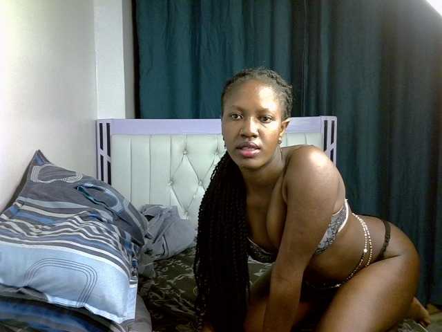 Prettyluxe live cam on BongaCams