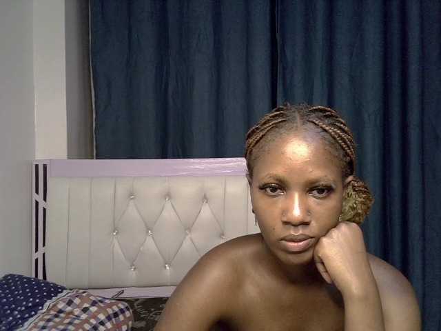 Prettyluxe live cam on BongaCams