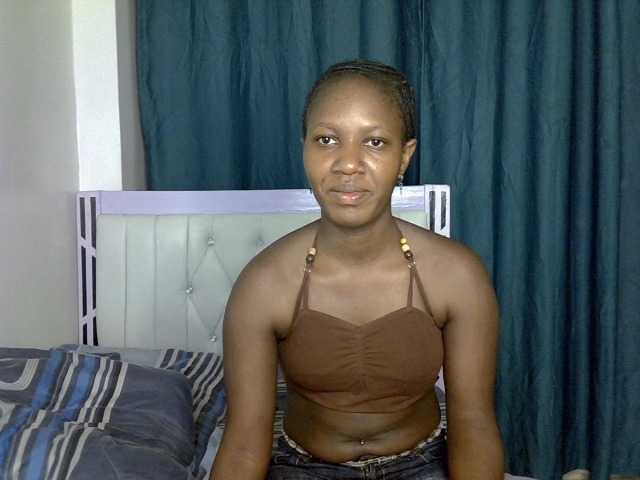 Prettyluxe live cam on BongaCams