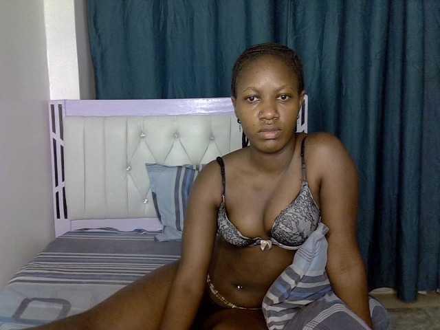 Prettyluxe live cam on BongaCams