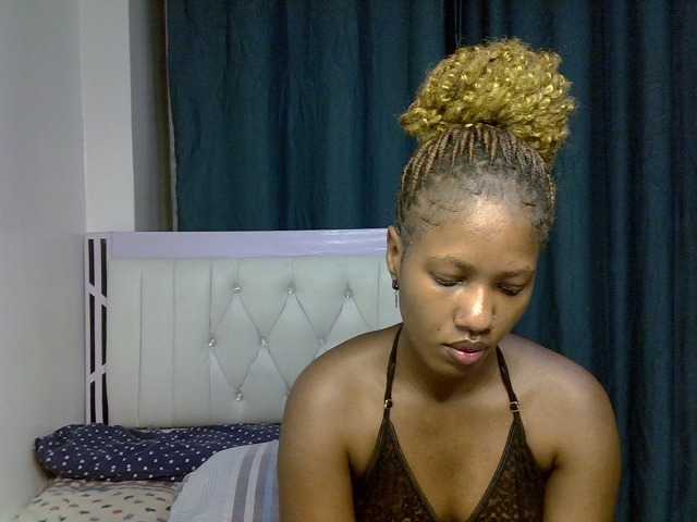 Prettyluxe live cam on BongaCams