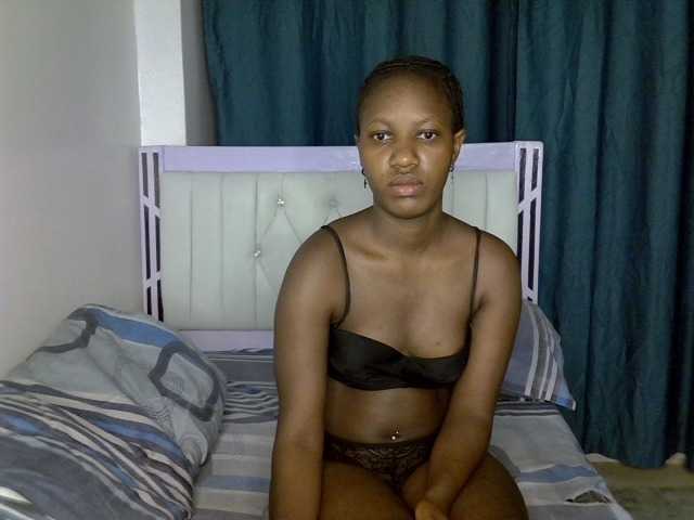 Prettyluxe live cam on BongaCams