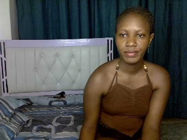 Prettyluxe live cam on BongaCams