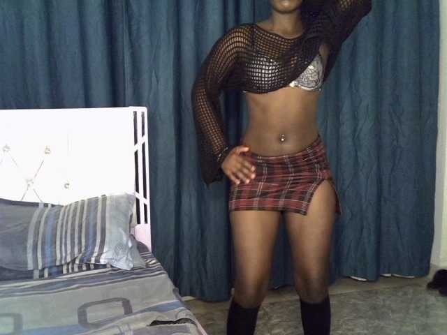 Prettyluxe live cam on BongaCams