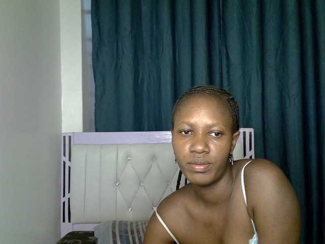 Prettyluxe live cam on BongaCams