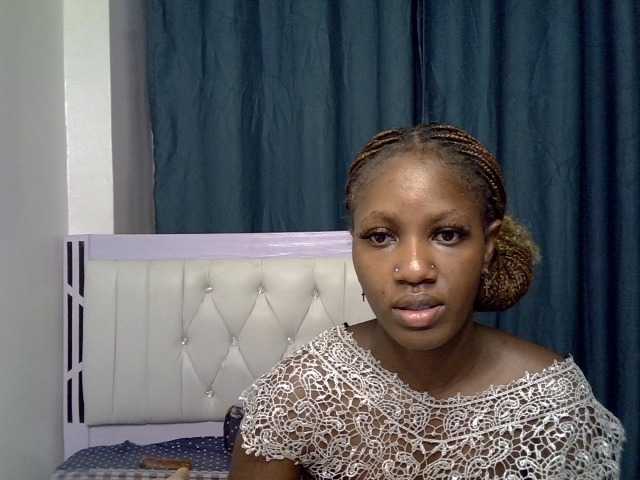Prettyluxe live cam on BongaCams