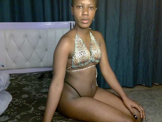 Prettyluxe live cam on BongaCams