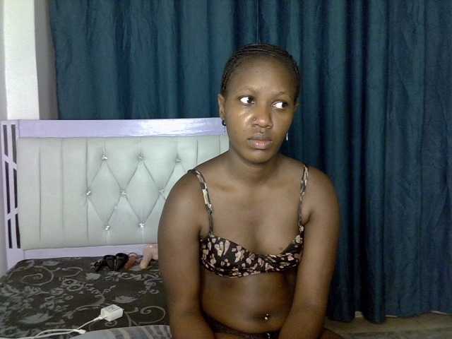 Prettyluxe live cam on BongaCams