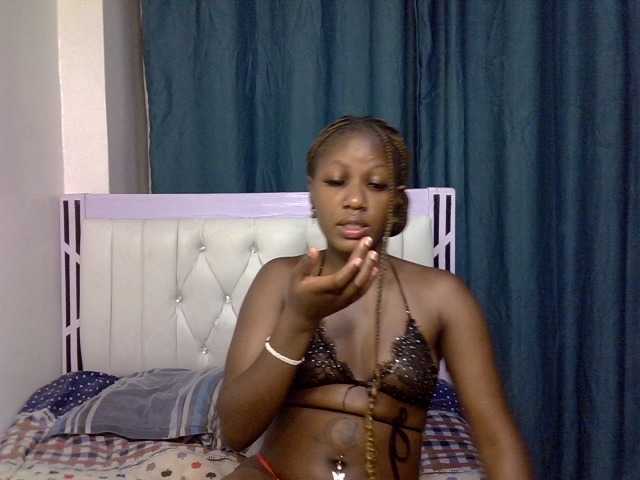 Prettyluxe live cam on BongaCams