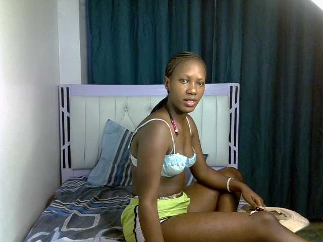 Prettyluxe live cam on BongaCams