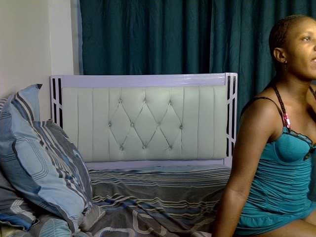 Prettyluxe live cam on BongaCams