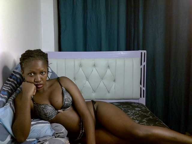 Prettyluxe live cam on BongaCams