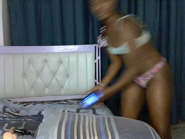Prettyluxe live cam on BongaCams
