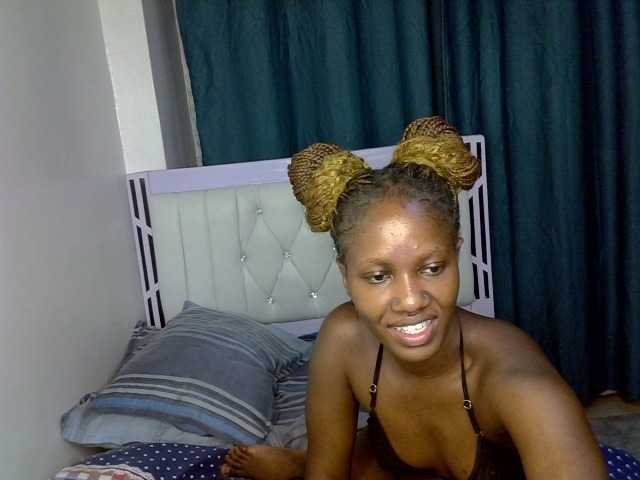 Prettyluxe live cam on BongaCams
