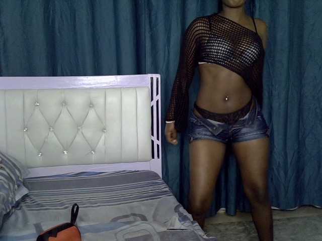 Prettyluxe live cam on BongaCams
